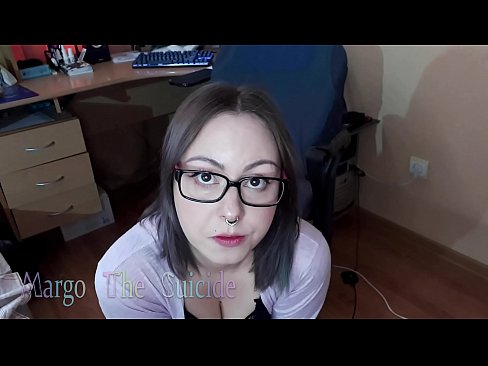 ❤️ Nwatakịrị nwanyị sexy nwere ugegbe na-eme Dildo nke ukwuu na igwefoto ❤️ Ihe gba ọtọ  ❤
